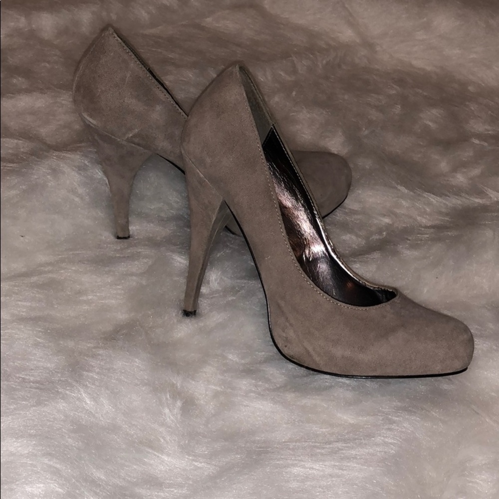 Gray Suede Steve Madden Pumps